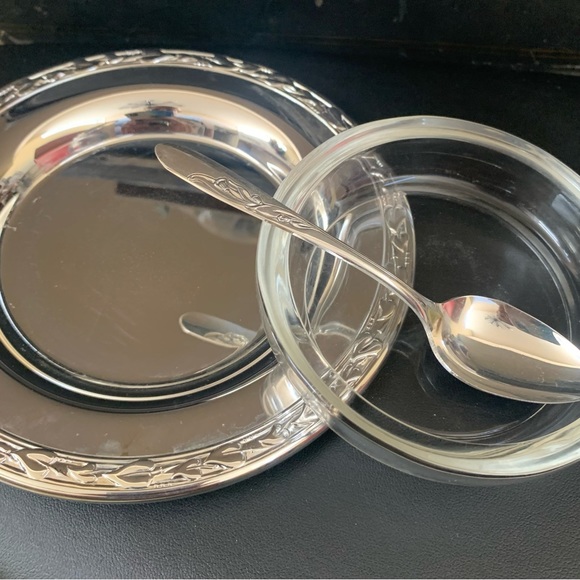 Never used condiment/jam dish silver plated w glass insert and tiny spoon Oneida - Picture 4 of 6